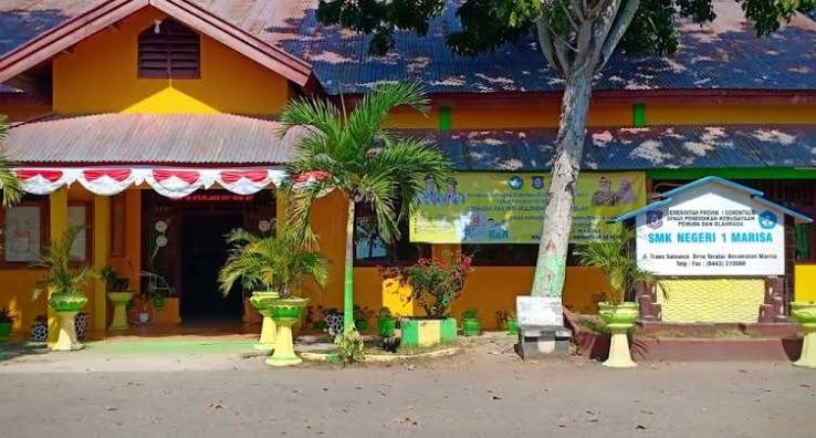 Gedung SMK Negeri 1 Marisa di Jalan Trans Sulawesi